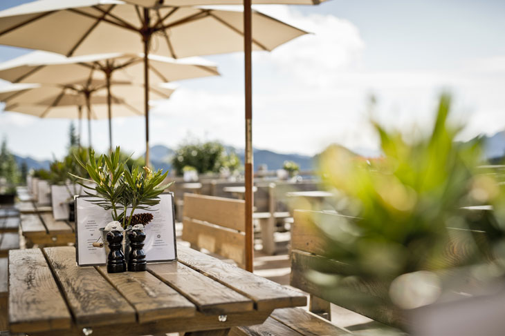 Terrasse des "Alten Wallberghaus" (©Foto. Bachmair Weissach)
